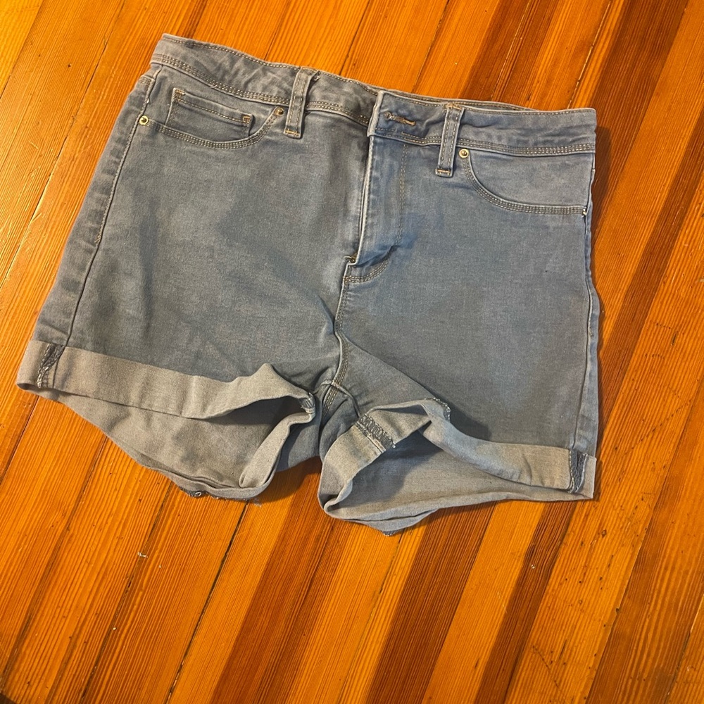 Stretchy jean shorts size 7